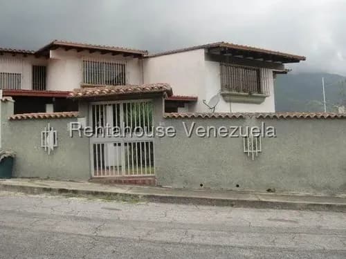Excelente Oportunidad De Inversión, Casa En Venta Para Remodelar Completamente, Con Increíble Vista Y Excelente Clima En La Urb. Miranda Mls #26-6023