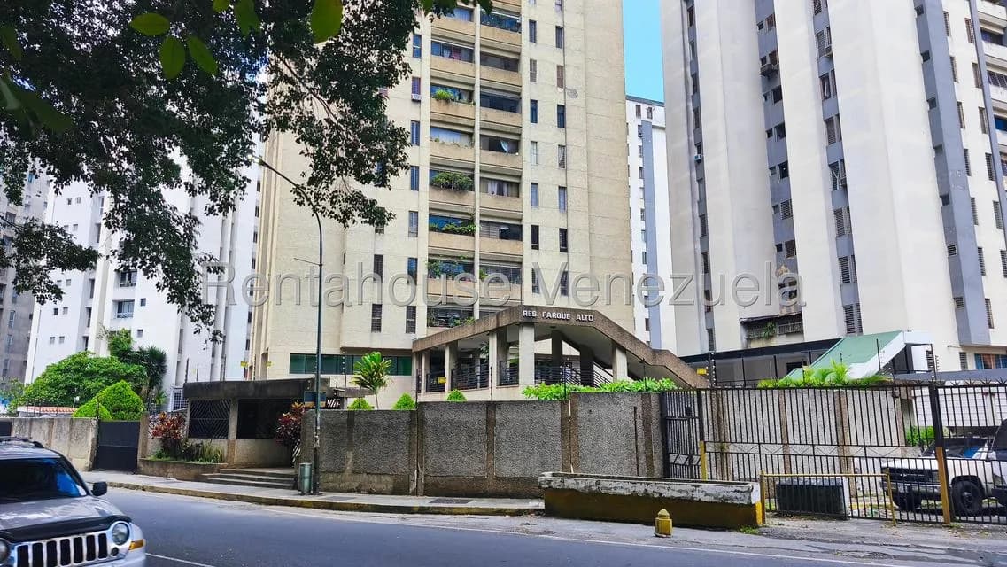 Apartamento (1 Nivel) en Alquiler en Lomas del Avila, Distrito Metropolitano