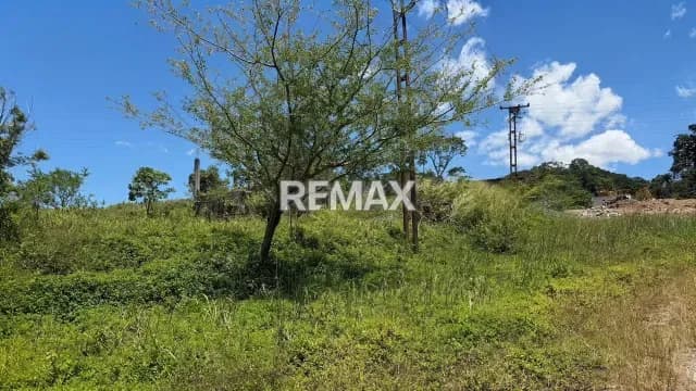 SE VENDE EXCELENTE TERRENO EN LA AV. ROTARIA!