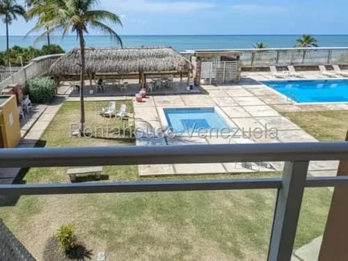 Apartamento En Venta Con Vista Al Mar En Boca De Aroa Falcon Diana C, 26-13757