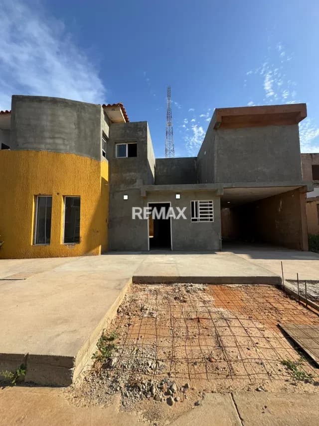 TOWNHOUSE CONJUNTO RESIDENCIAL VILLA LA CIMA CIRCUNVALACIÓN 1