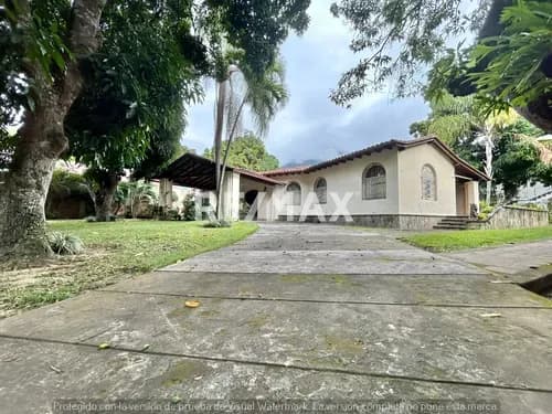 Se Vende Casa En Los Chorros, Cerca Del Farmatodo, Calle Los Mangos