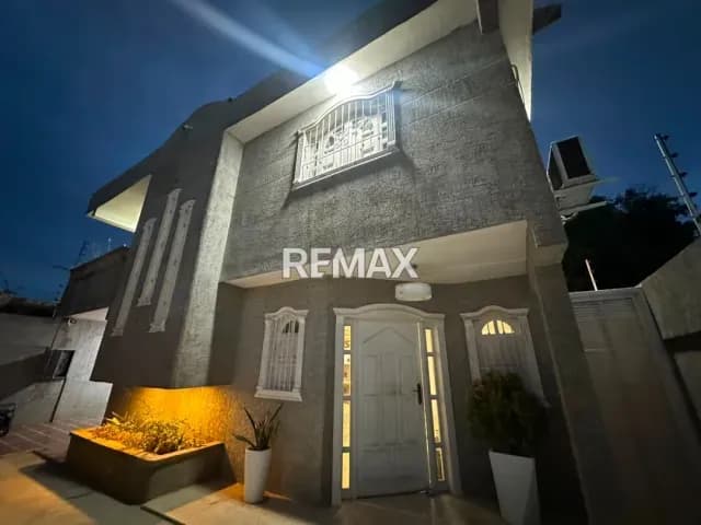 Exclusivo Townhouse en Villa Gueret: Confort, Seguridad y Estilo en 298 m²
