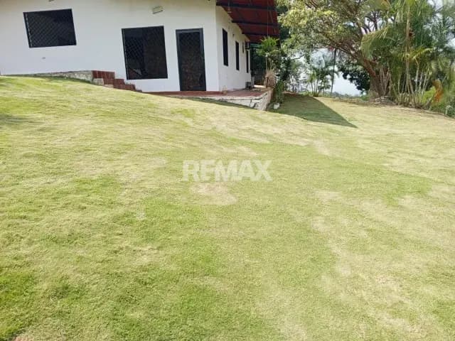Bella casa ubicada en el sector la laja