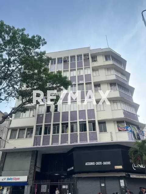 En Alquiler Local Comercial en Capitolio Cerca del Metro 83 mts2