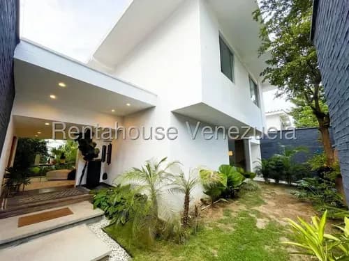 Casa En Venta Urb. Santa Eduvigis, Caracas Yf 26-1126