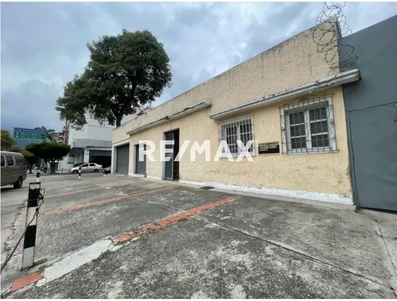 CASA COMERCIAL A PIE DE CALLE LOS CHAGUARAMOS: