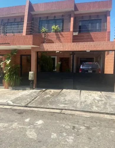 Townhouse En Prebo, Res Ana Mariela. Elth-001