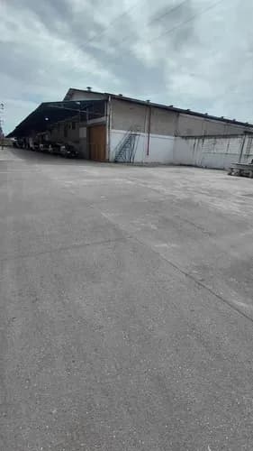 Galpón De 7.000 Mts En Terreno Dé 11.000 Mts 6 Naves Contiguas De Un Nivel 8 Mts De Altura Agua Propia Dé Pozo 4 Bcos Dé Transformadores Amplias Oficinas Zona Dé Carga Y Descarga 2.000 Racker Opcional