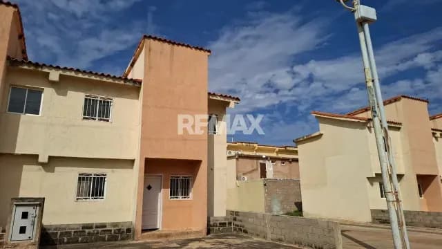 TOWNHOUSE EN VENTA EN VILLA STEPHANY, ZONA OESTE
