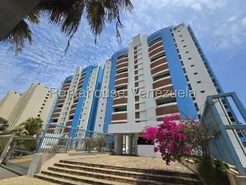 Livy Ramirez Vende Apartamento En Playa Grande Mls 26-18494