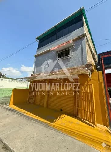 Oportunidad De Inversión: En Venta Local Con Amplio Almacenaje En Maracay Edo. Aragua