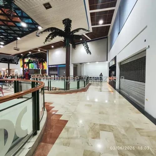 Local En Alquiler En C.c Doral Center Mall Cb