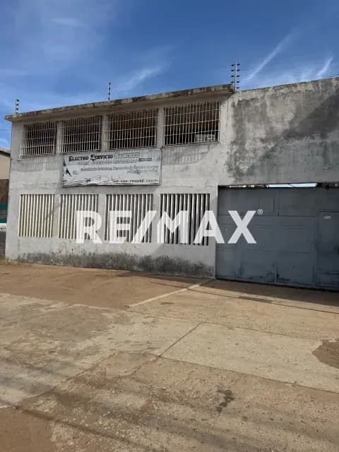 Se vende Casa comercial Vía Perijá, a pocos metros de Ferretería Bicolor