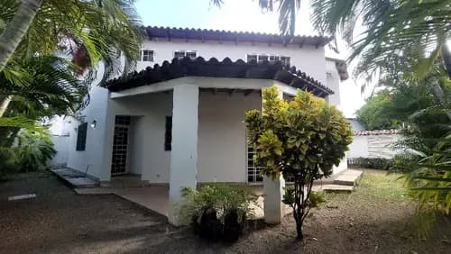 Espaciosa Casa De 448mts - Res. Arrecife