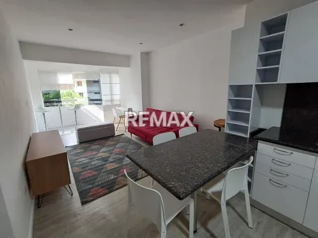 Alquiler de apartamento ejecutivo con una vista panorámica y ubicación privilegiada en el corazón de La Castellana.