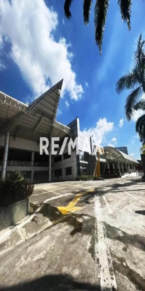 CENTRO COMERCIAL EN VENTA - URB. CARRETERA PANAMERICANA KM 1